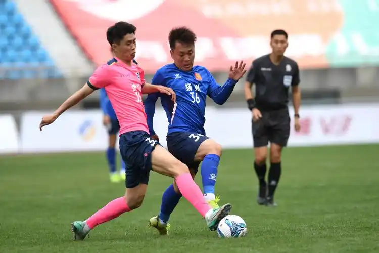 欧冠对决：拜仁慕尼黑 VS AC米兰